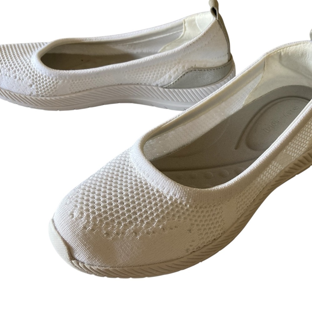 Easy Spirit White Slip On Shoes Women Size 8 Never Used